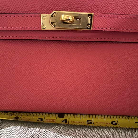 Elegant Pink Handbag - Picture 3 of 4